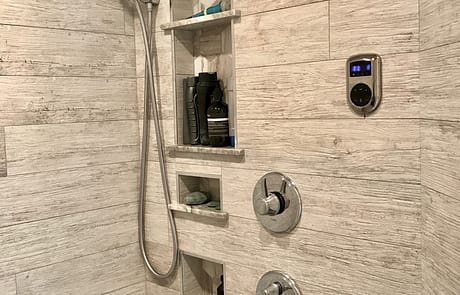 Upscale shower tile design